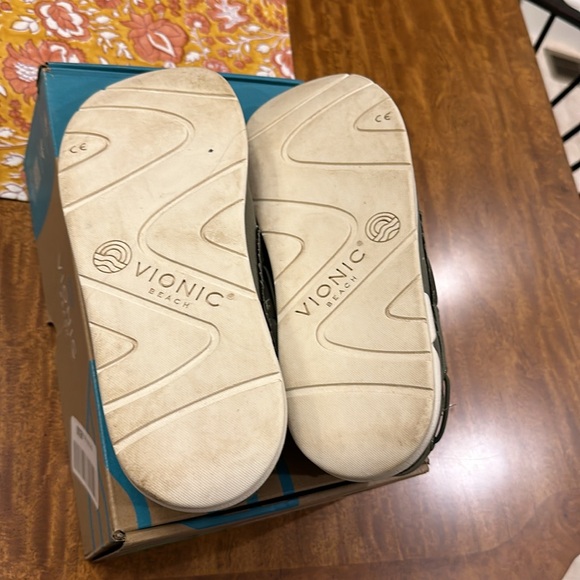 VIONIC men’s Beach Skipper Boat Shoes - Picture 12 of 16